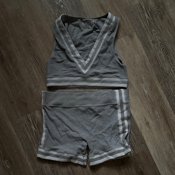 Fabletics Bundle - Picture 5 of 6